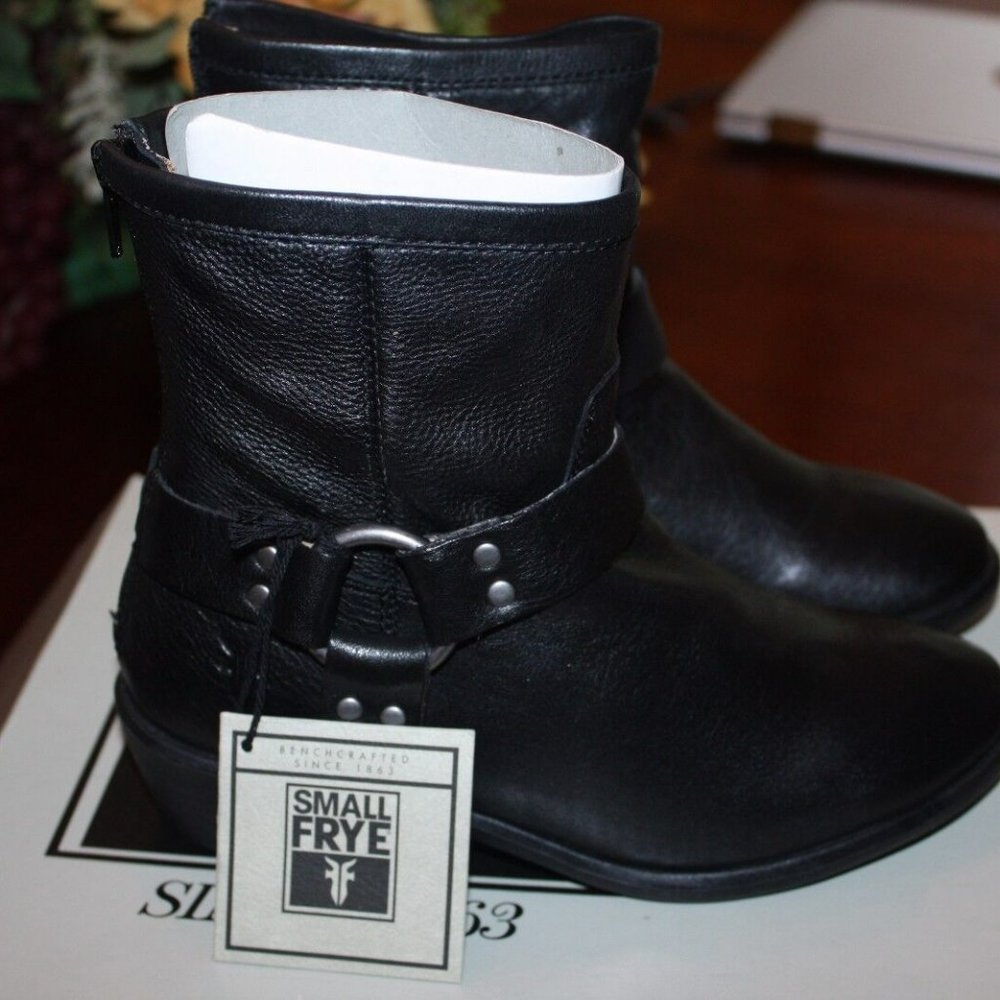 NEW Frye kids balck boots size 1.5